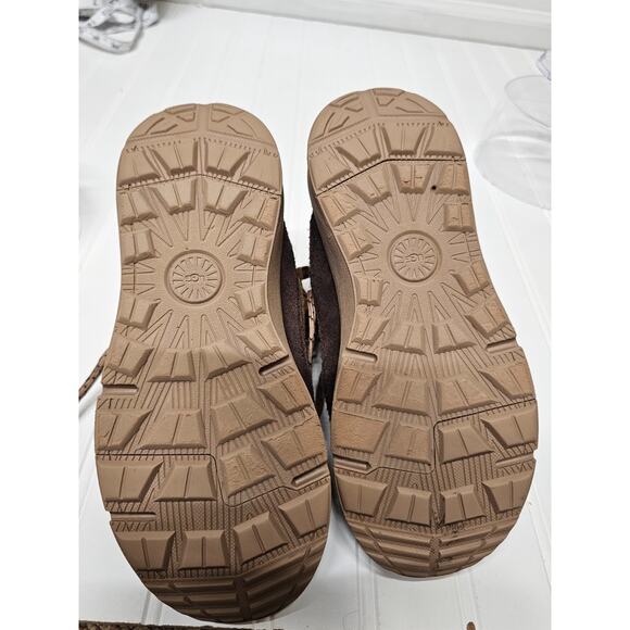 UGG Terretrail Cozy Lace boots girls size 4 - Picture 8 of 9